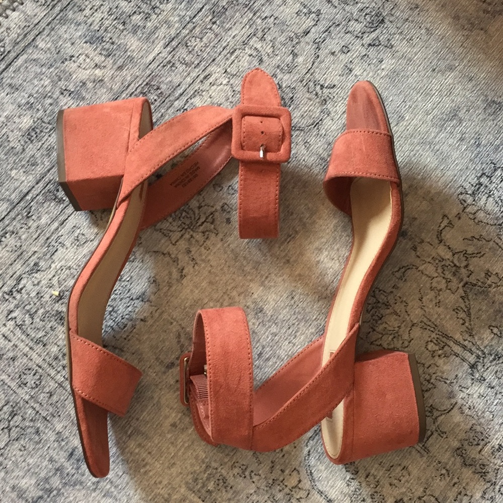 Pink suede shoe with ankle strap